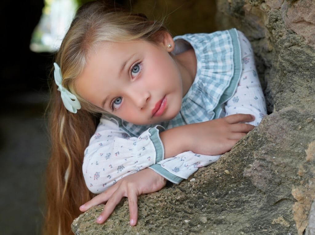 fotografia niña rubia ojos azules modelo infantil